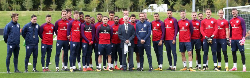 England manager Gareth Southgate (centre right) and Sir Bobby Charlton (centre left) pose for a picture with the England squad during a training session for the media day at St George's Park, Burton upon Trent.